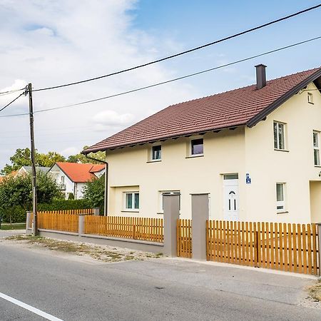 Tina Rooms Velika Gorica Exteriör bild
